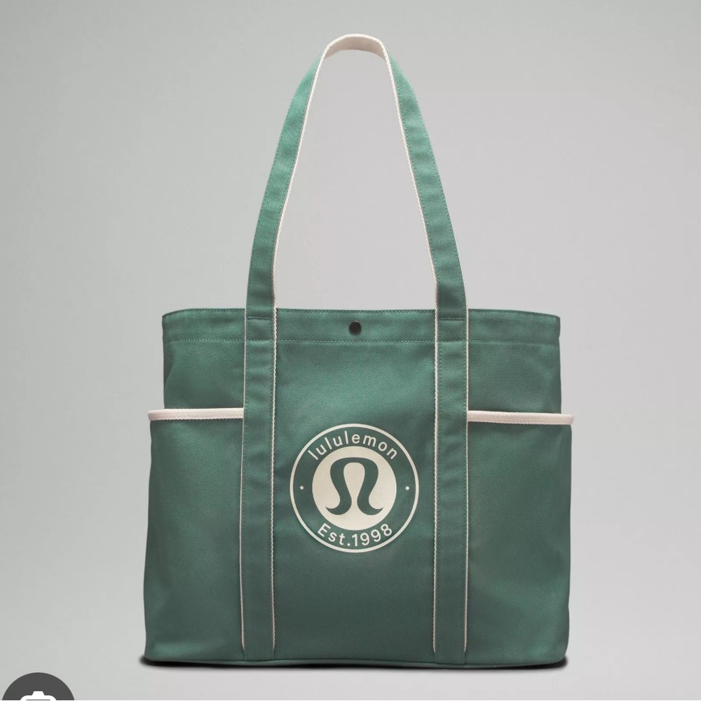 Multi pocket canvas from Lulu